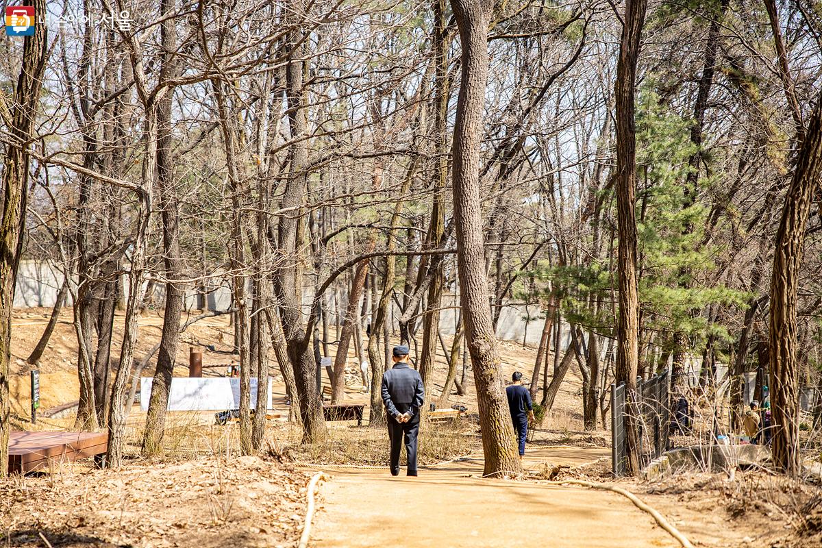 요즘 대세로 자리 잡은 맨발 걷기 코스도 인기가 많다. ©임중빈