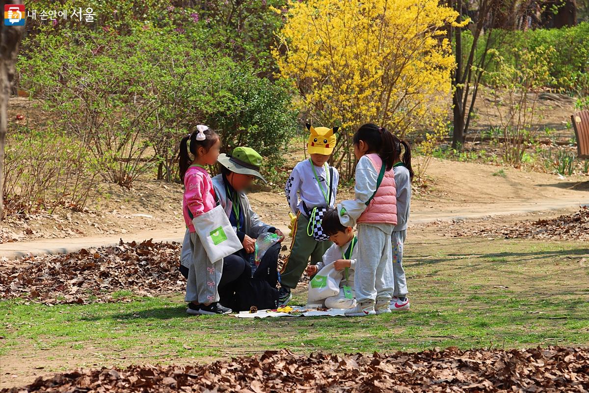 '나도 서울숲 탐험가' 등 아이들을 위한 프로그램과 가족 단위 프로그램도 다양하게 진행되고 있다. ⓒ정향선