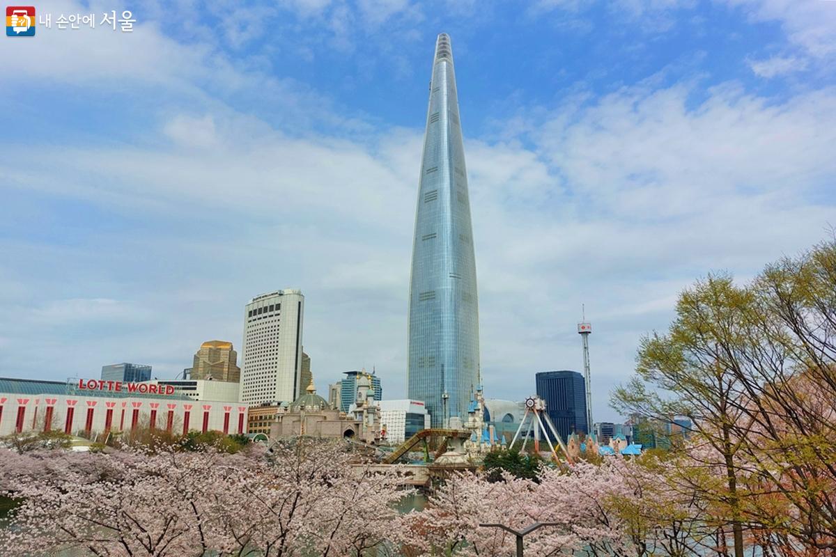 아뜰리에 옥상에서 내려다보는 석촌호수도 무척이나 좋았다. ⓒ정향선