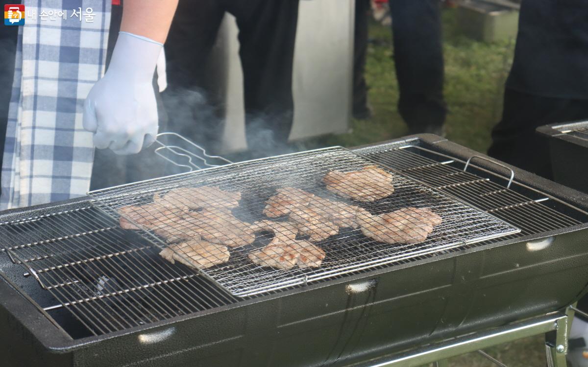 맛있게 익어 가는 고기 ⓒ조수연