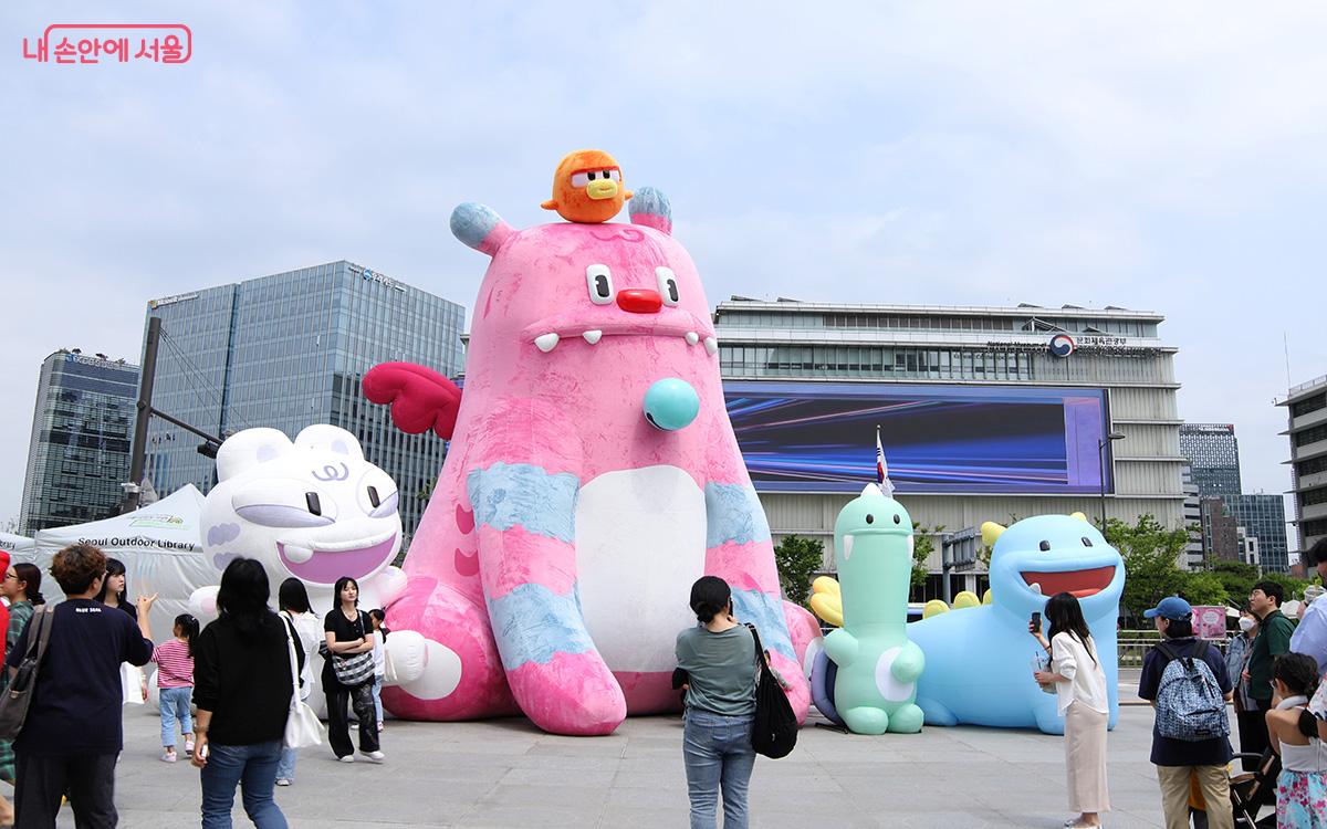 서울시의 마스코트 해치와 소울프렌즈들이 시민들의 포토존에서 큰 인기를 끌고 있다. ⓒ이혜숙