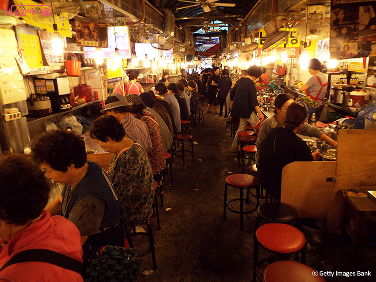 ‘야간？먹거리 축제’는 서울의 특색은 물론 K푸드의 매력까지 고스란히 즐길 수 있는 행사다. 