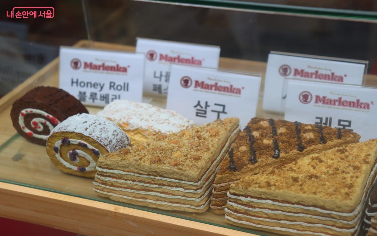  체코 부스에서는 말렌카 케이크를 판매했다. ©조송연