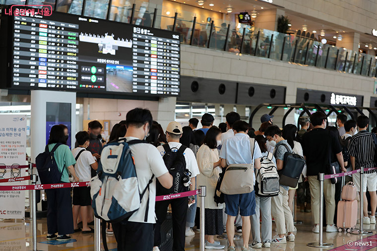 ‘서울-제주’ 노선은 세계에서 가장 많은 사람이 이용하는 비행편으로 자주 지목된다. 