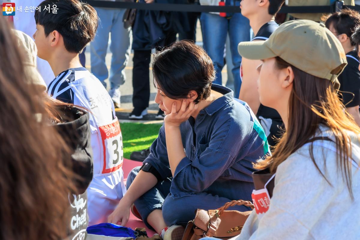  저마다 각자의  방식으로 멍때리기대회에 참가하고 있는 모습 ©유서경