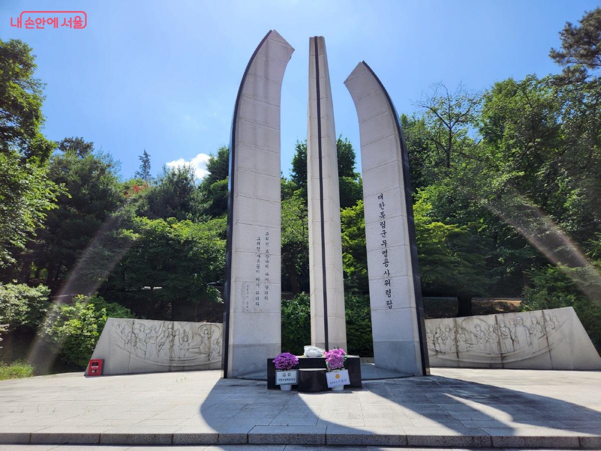 대한독립군 무명용사 위령탑은 임시정부요인묘역 위에 있다. ⓒ조시승