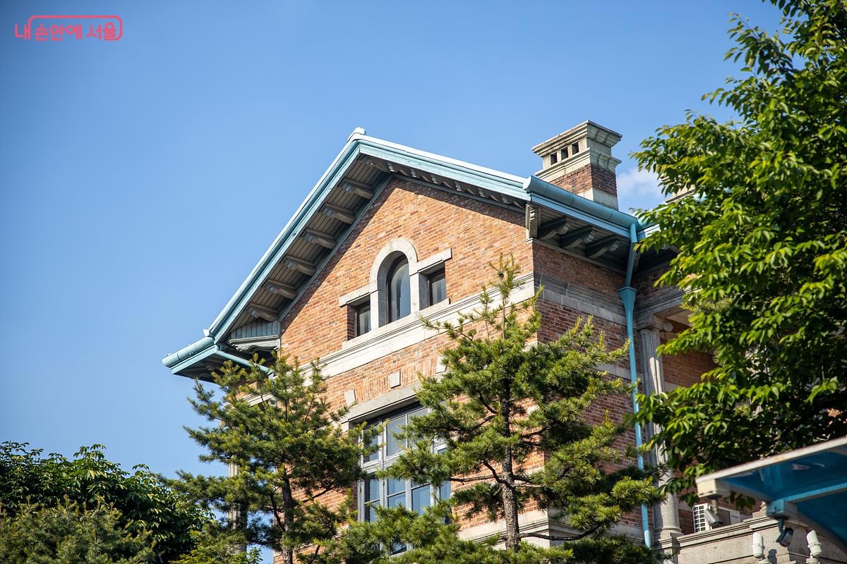 서울 중심부에 우뚝 서 있는 유럽풍 건축물의 정체는 '서울시립 남서울미술관'이다. ©임중빈