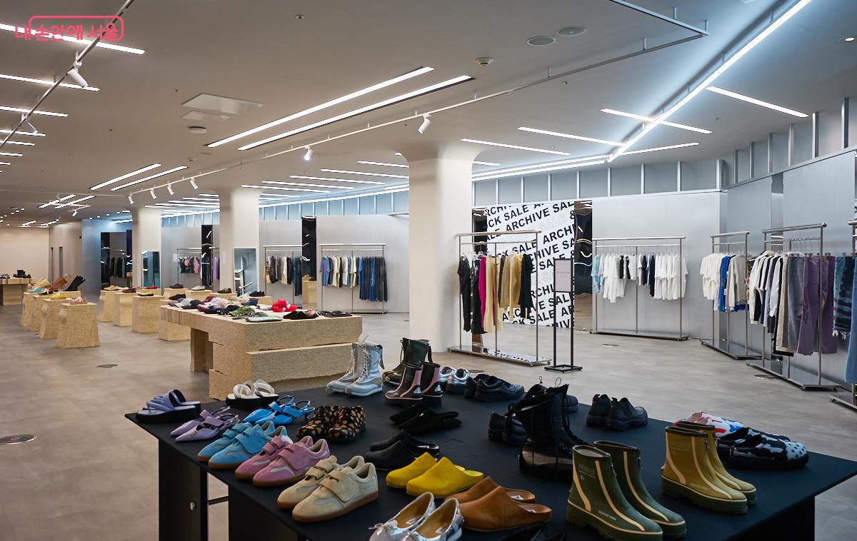 ‘멀티숍’에서는 서울 패션 브랜드의 상설 판매가 이루어진다. ⓒ이정규