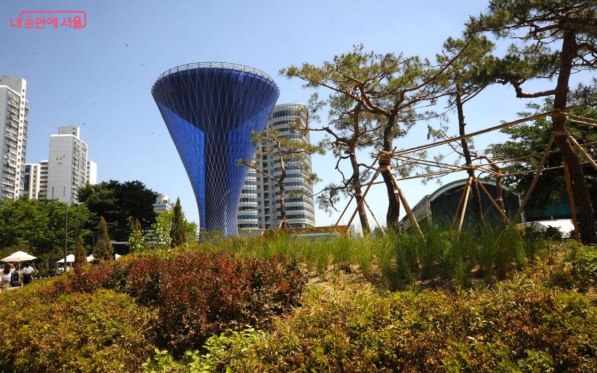 가락시장 폐정수탑이 공공미술작품으로 재탄생했다. ©조수봉