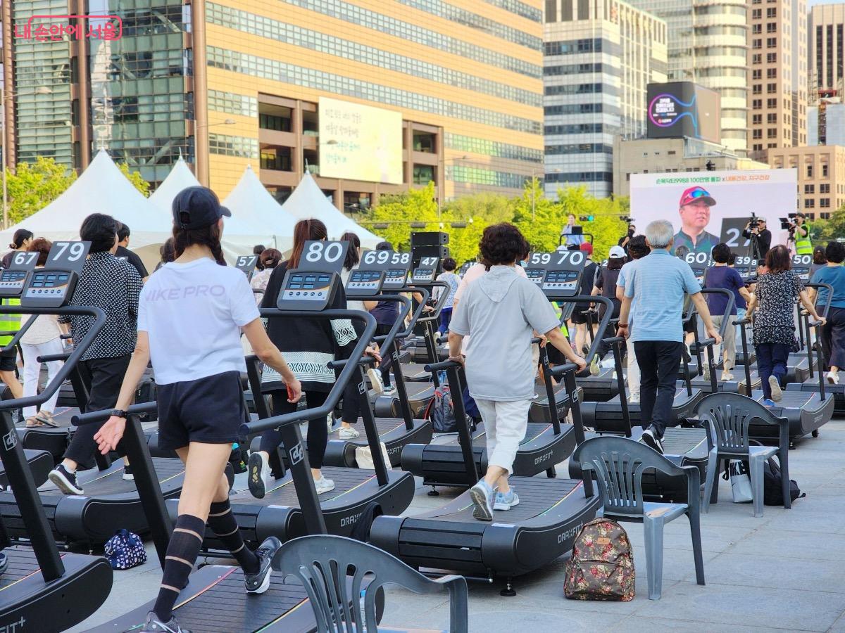 1,200여 명의 서울시민들이 모두 한마음으로 걷는 시간이 되었다. ©김은주