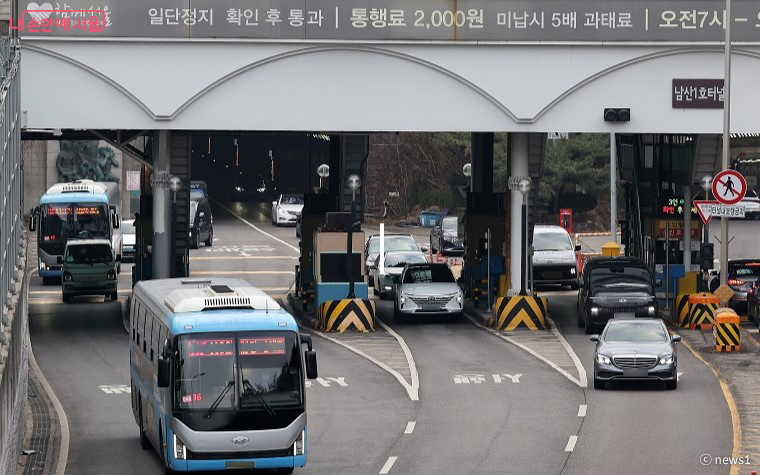 내달부터 서울에 거주하는 다자녀 가구는 남산 1·3호 터널을 무료로 지날 수 있게 된다.
