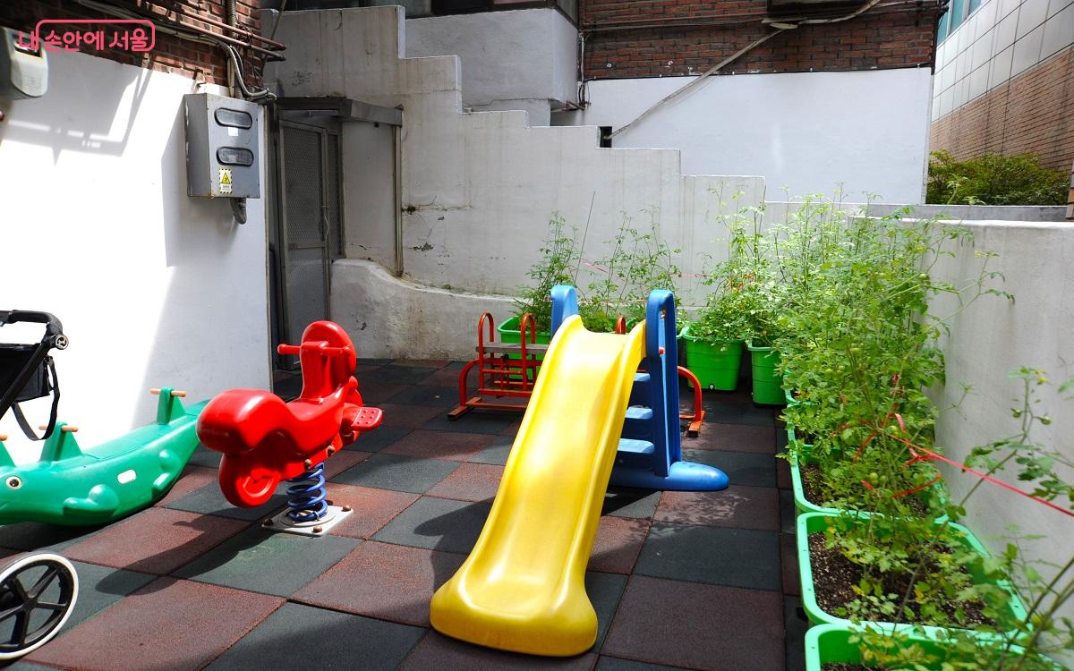 ‘리틀짐 어린이집’의 옥외 놀이공간 ⓒ조수봉