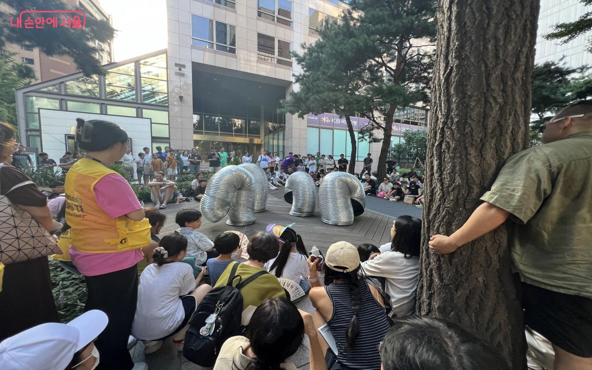 공연 안내, 현장 관리 보조, 시민 응대 등 자원활동가는 다양한 영역에서 일했다. ⓒ박지영