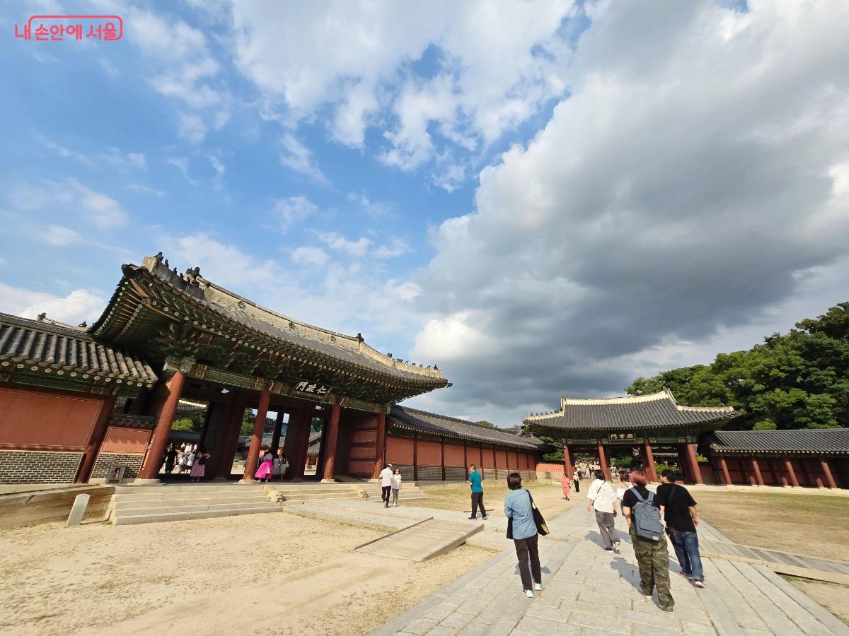 창덕궁을 걸으며  역사와 함께 가을을 만끽하는 시간을 가져 보자. ⓒ김은주