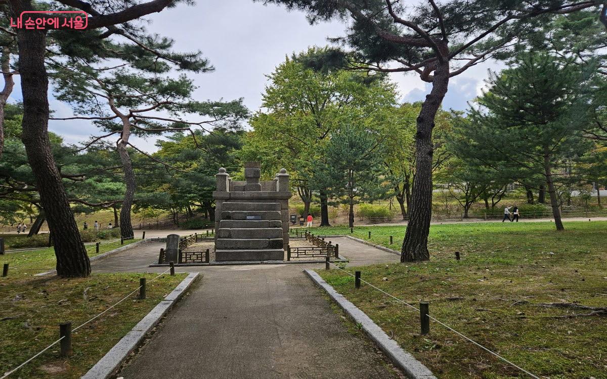 조선시대 천문대 양식을 보여주는 관천대가 창경궁에 있다. ⓒ이선미