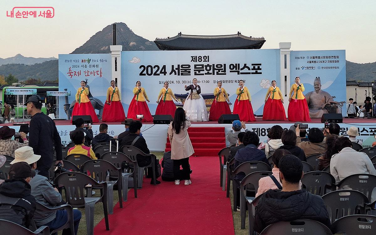 같은 날 광화문광장육조마당에서 서울 문화원 축제 한마당이 열렸다. ⓒ정향선