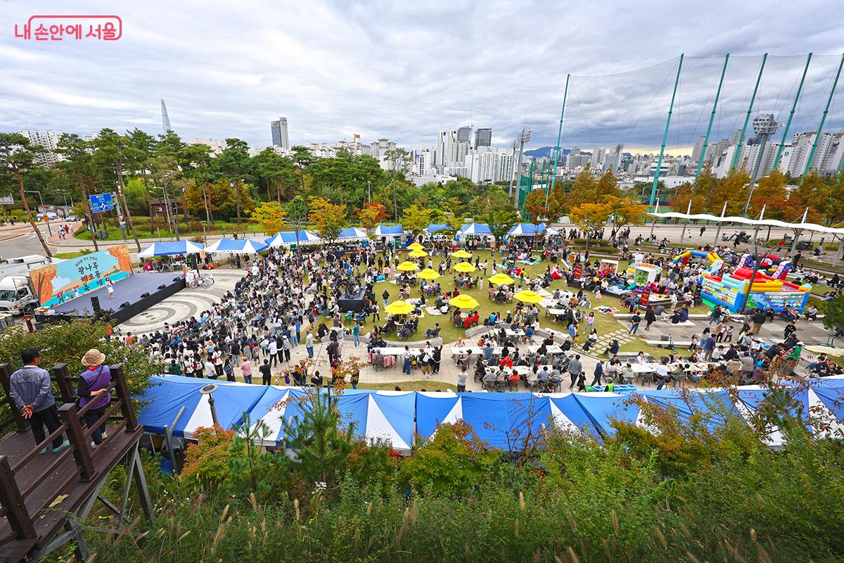 지난해보다 더욱 많은 주민들이 참여한 '2024 광나루 해오름 축제' 전경 ©김주연