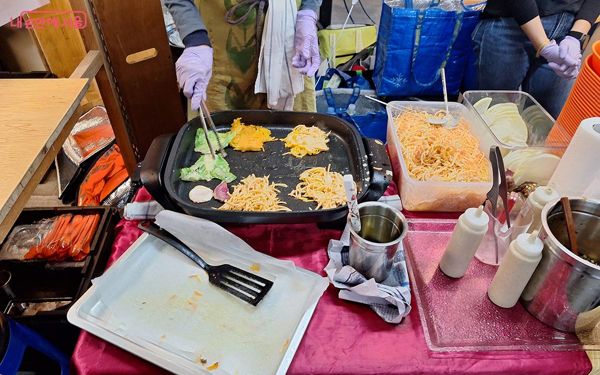 '리틀갱스터' 식당은 계절 음식을 소재로 맛있고 재밌는 비건식을 선보였다. ⓒ정향선