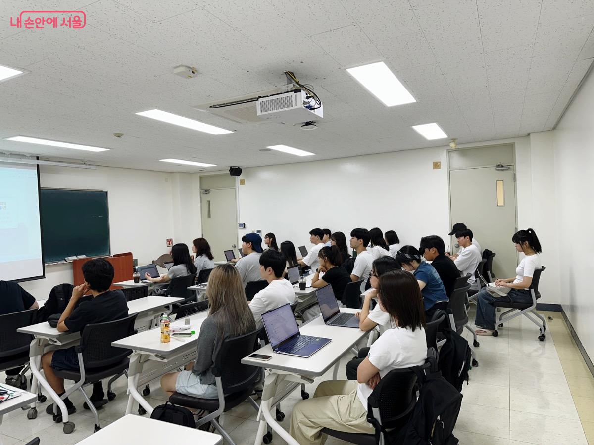 B반은 한림대 재학생 대상으로 전공을 실무에 적용해 결과물을 만들어냈다. ⓒ서울시민대학