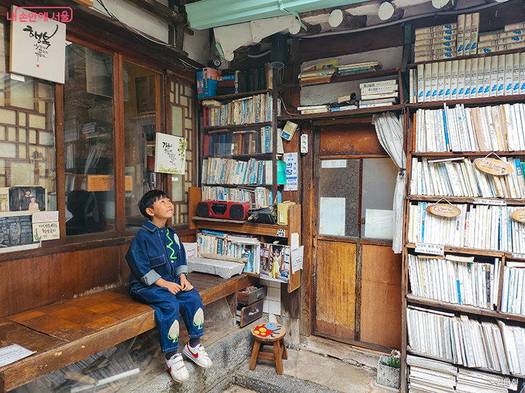 서촌 골목길 대오서점