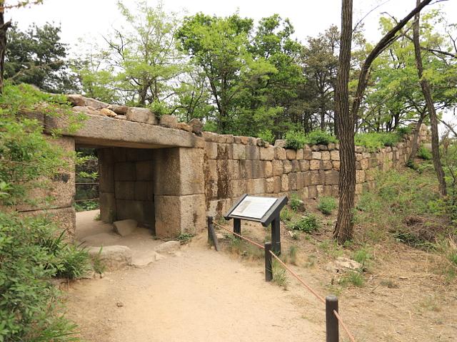 자연과 옛 성을 벗삼아 걷는 북한산둘레길 