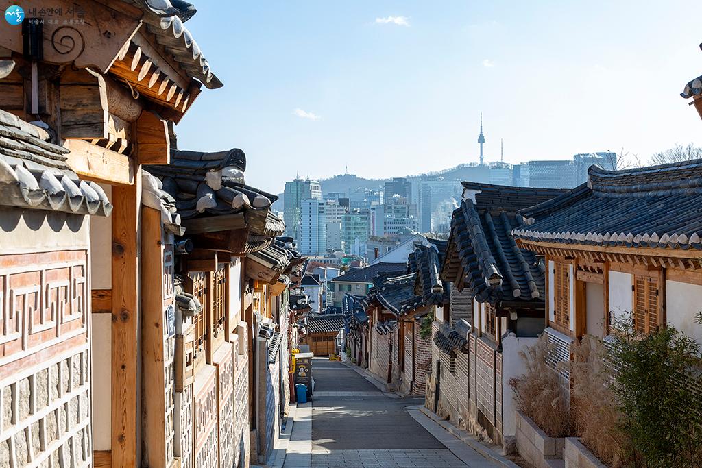 서울시 종로구 가회동 한옥 보존지구, 한옥이 자아내는 고즈넉한 정취가 느껴진다 ⓒ문청야