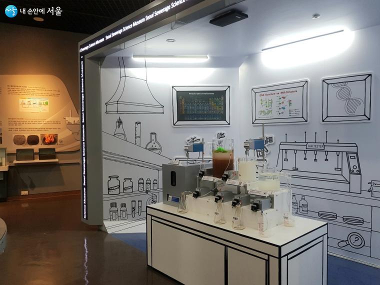 서울하수도과학관 1층 전시장에서 특허기술 체험 전시회가 열리고 있다.