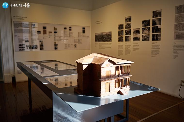 남서울미술관 건축 아카이브 상설전시실에서는 구 벨기에영사관 건물의 역사를 상세히 소개하고 있다 ⓒ이정규