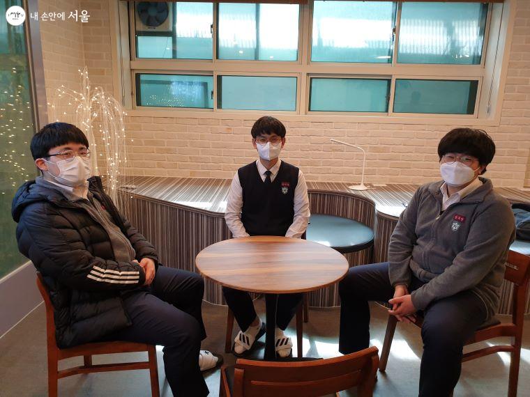 뚝딱 프로젝트에 참여한 박지우, 선이강, 장우진 학생(사진 좌로부터)