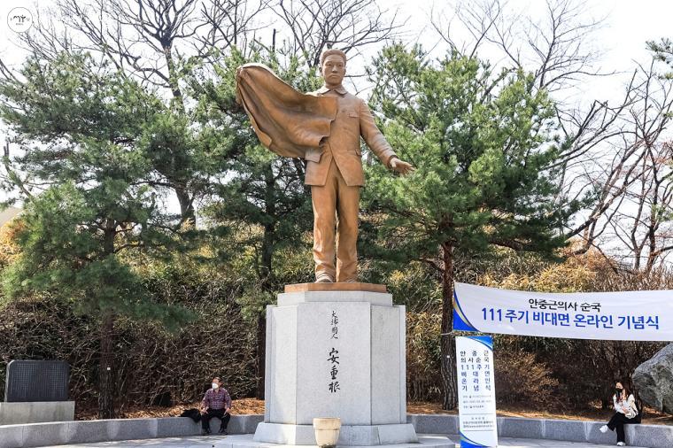 안중근 의사 동상, 기념비 등을 둘러보며 안중근 의사의 독립정신을 잠시나마 되새겨 볼 수 있었다. 