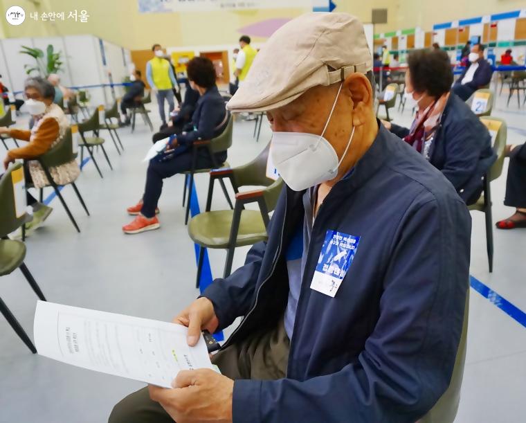 편하게 맞아서 한시름 걱정을 덜었다는 어르신 ⓒ김윤경