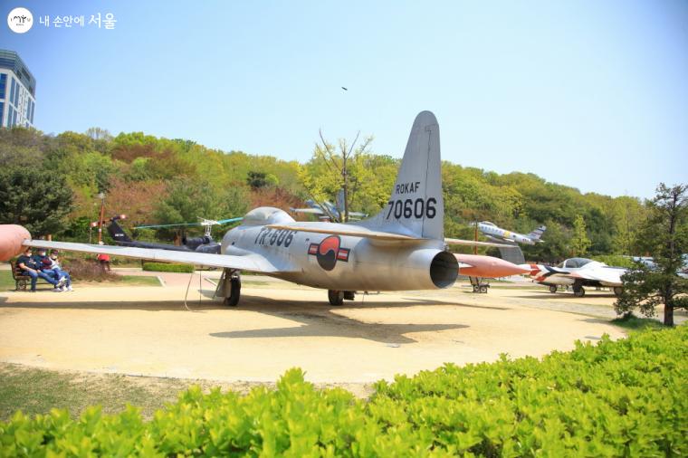 공군사관학교였던 보라매공원에는 비행기가 전시된 에어파크가 있다. ⓒ이선미  