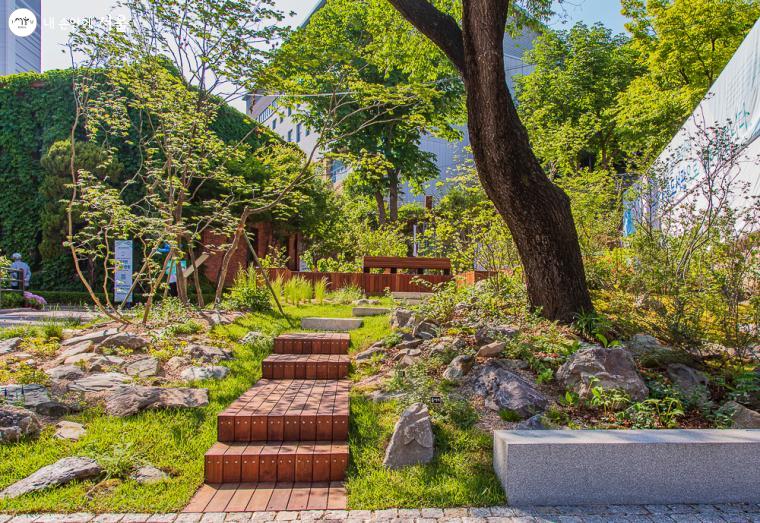 원종호, 박태영 작가의 '기억을 걷는 시간'은 오늘의 서울을 하나의 정원으로 묘사 