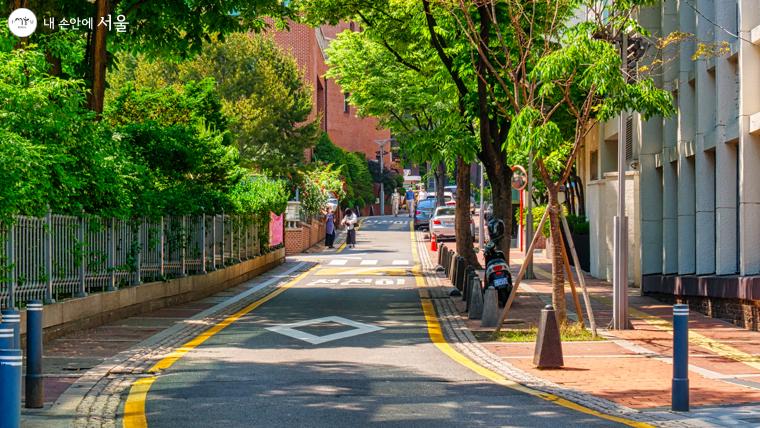 사람숲길에서 보이는 성공회길도 함께 걸어보고 싶어진다 Ⓒ오세훈