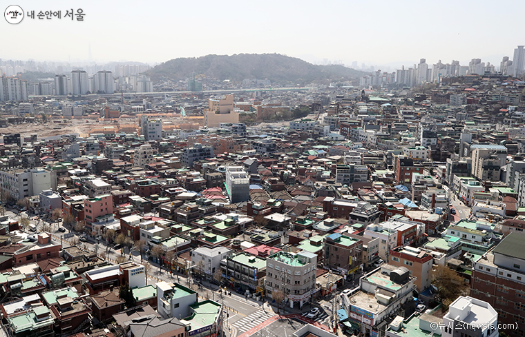 서울시가 주택공급 확대를 위해 재개발 규제완화 대책을 추진한다
