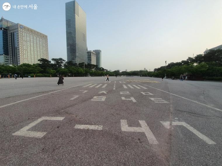 한때 비행장이었던 여의도 공원 ⓒ김진흥