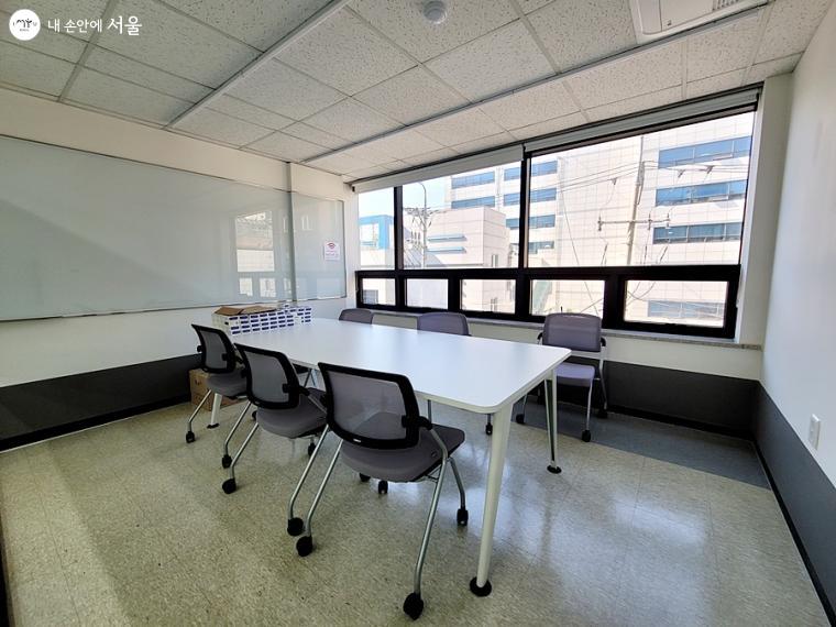 서남권 NPO지원센터 3층 회의실1(모음방) ⓒ이경애