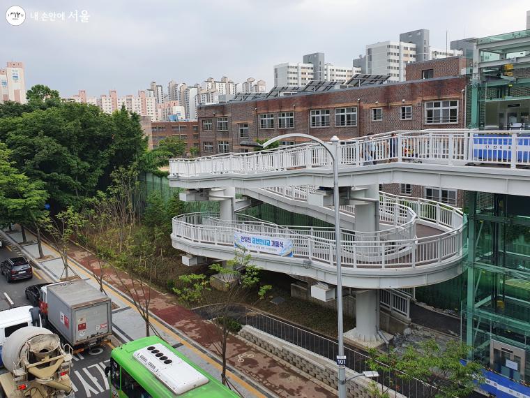 안천중학교 방면 엘리베이터인데 조만간 이용이 가능하다.