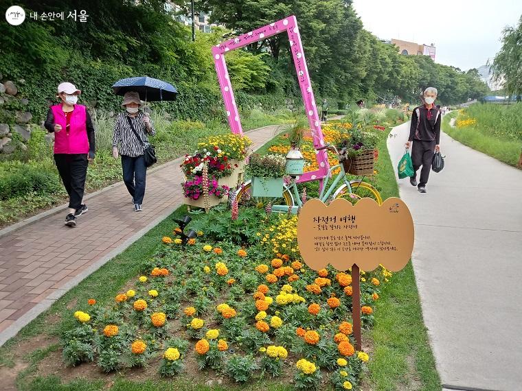 보정이 필요없는 멋진 사진을 찍을 수 있을 것 같은 포토존