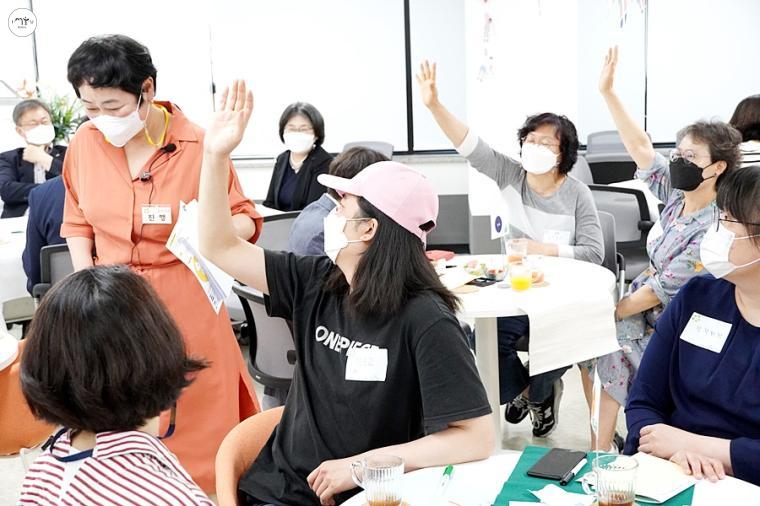 부담 없이 함께 이야기 나누는 개관식의 모습 ⓒ서남권 NPO지원센터