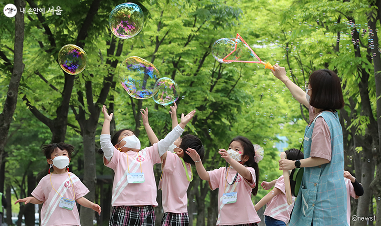 서울시가 7월부터 ‘교사 대 아동비율 축소’ 시범운영을 시작한데 이어 ‘다함께 어린이집’ 등 다양한 어린이집을 선보인다. 