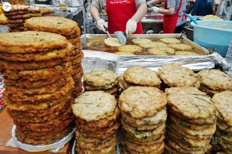 맛집 천국인 광장시장 전집 골목 