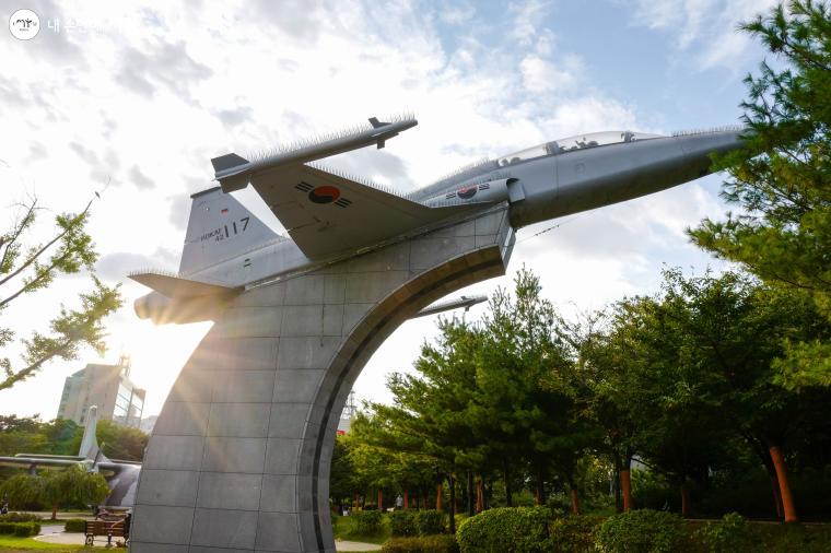 보라매공원의 에어파크에 공군이 사용하던 비행기가 전시돼 있다. 