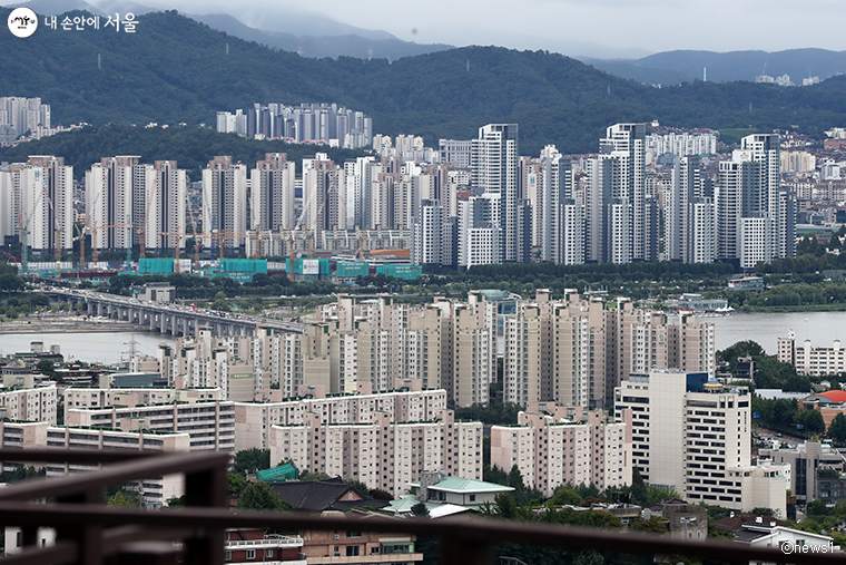 서울시는 2030년까지 50만호, 장기전세주택 등 30만호, 연평균 약 8만호 신규 주택공급을 추진한다. 