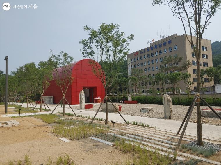 중앙정보부 고문실을 재현한 남산예장공원 '기억6' 