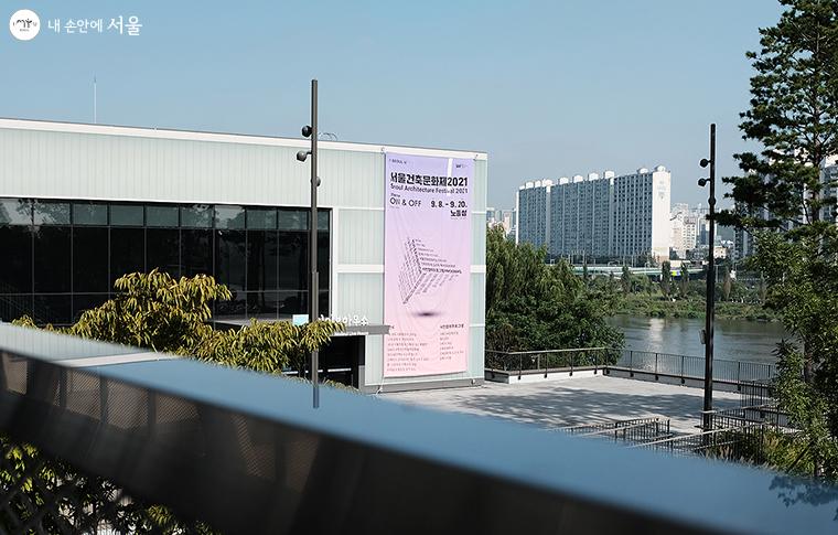 제13회 서울건축문화제 오프라인 전시가 열리고 있는 노들섬 