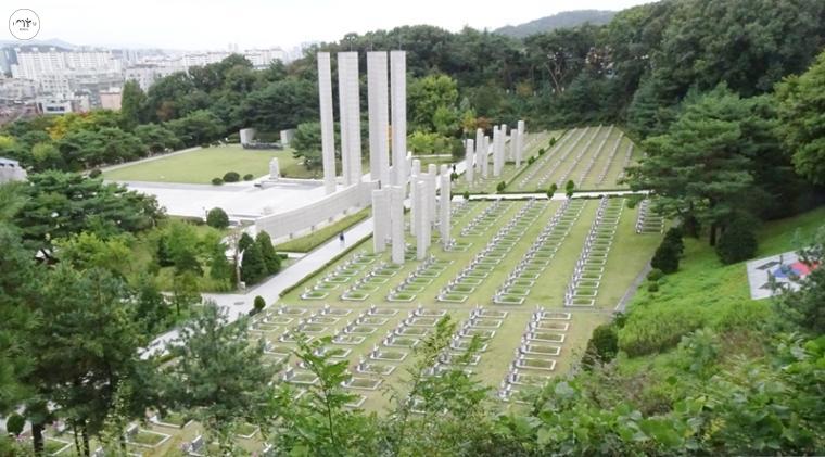 순례길에서 보이는 국립 4.19민주묘지