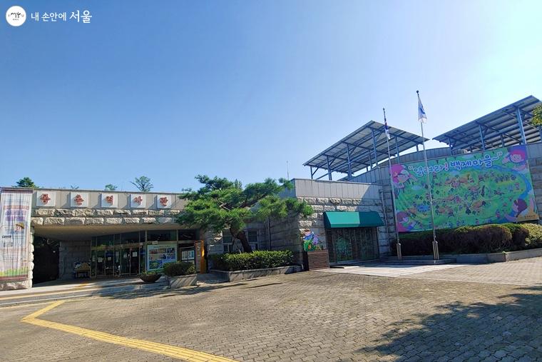 송파둘레길에서 만날 수 있는 올림픽공원 '몽촌역사관'