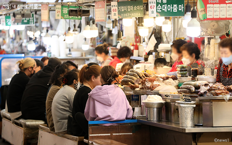 서울시가 전통시장 소비 활성화를 위해 '쓰담쓰담 전통시장 캠페인'을 개최한다