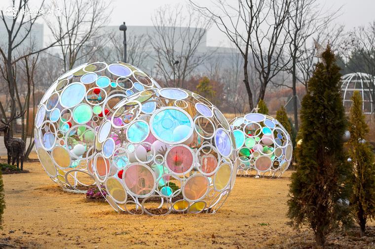 겨울 분위기로 장식된 서울식물원 야외 주제정원 ⓒ문청야